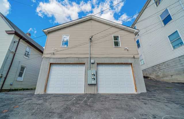 3 Bedroom/ 1.5 Bathroom House -Near WVU Main Campus/ Downtown - Available 08/07/2025 - 713 Naomi Street, Morgantown, WV 26505