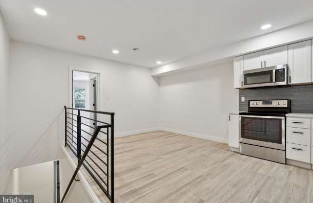 944 W LYCOMING Street unit: B photos photos