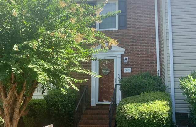 2 BR Townhome Near Battleground Park - 3804 New Garden Commons, Greensboro, NC 27410