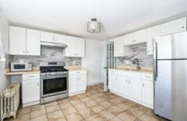Renovated 4BR with In-Unit Laundry Near Moody Street Gallery 3