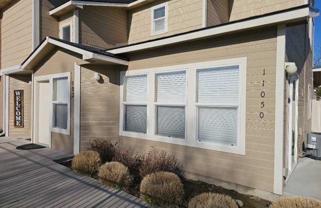 Beautiful 2 bedroom, 2 bath condo in a fabulous location! New paint. photos photos