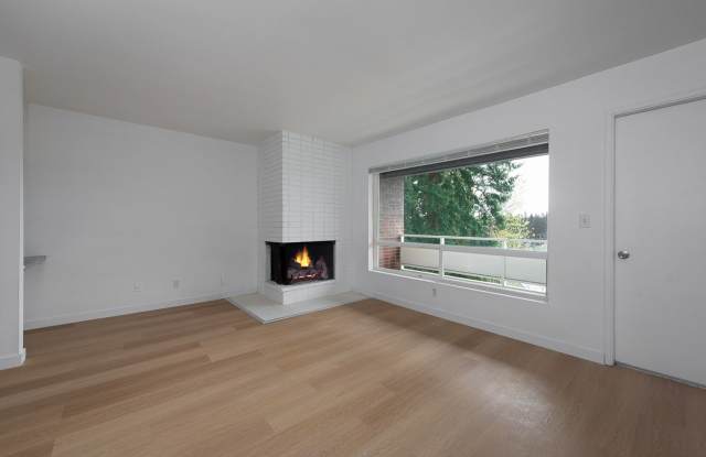 Top Floor 2bed/1bath Unit with New Flooring in Redmond! photos photos
