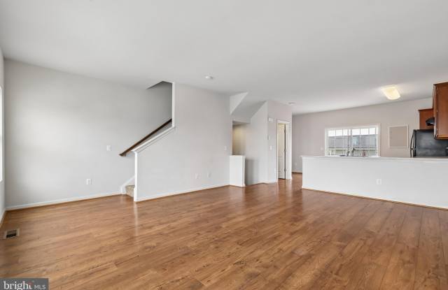 215 STARRY WAY Drive Gallery 2