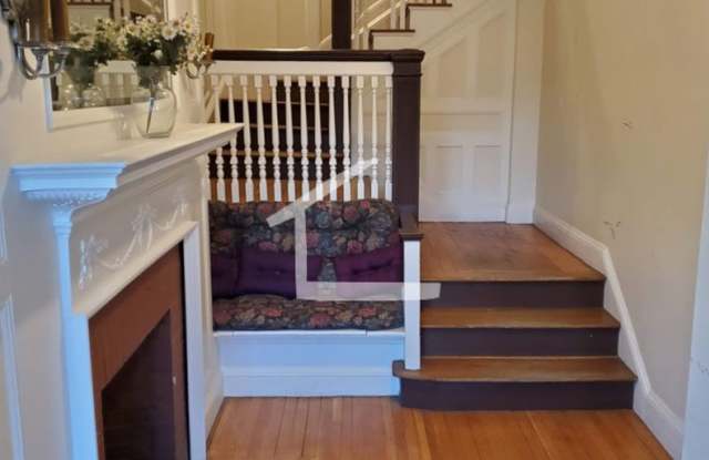 Charming 2 Bedroom-No Broker Fee Gallery 3
