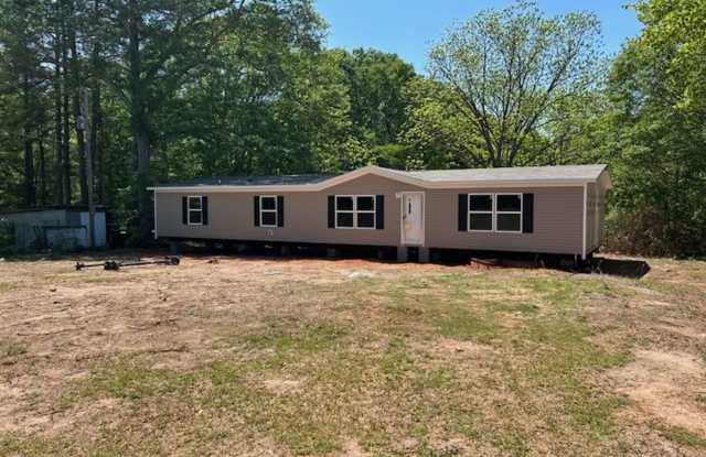 Now Leasing-accepting applications-Hart County - Hartwell, Ga. –Four Bedroom and Two Bathroom Manufactured Home -Minutes from Down Town Hartwell and Very Convenient to Anderson, SC. photos photos