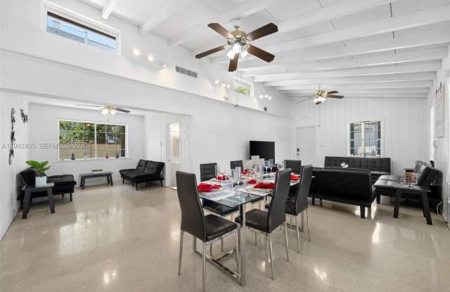 19 NE 3rd photos photos