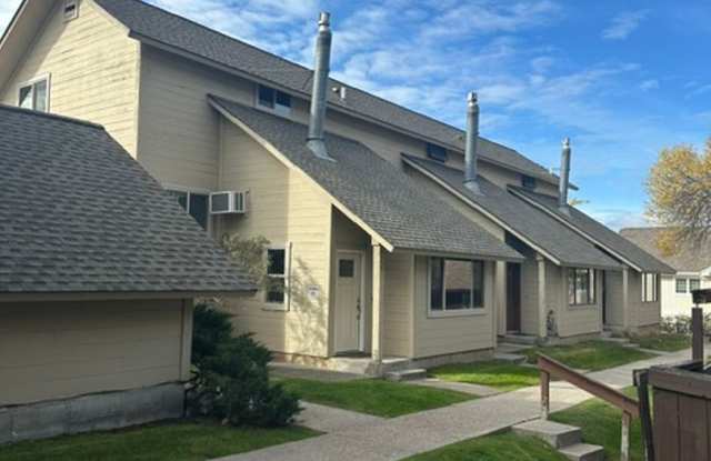 Two bedroom 2 bath multilevel Townhome with garage by the YMCA Gallery 1