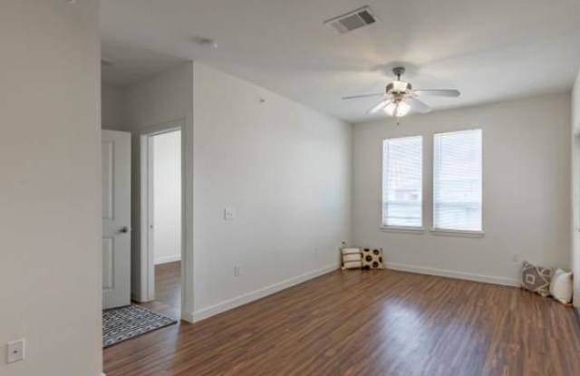 12337 SW Loop 410 Gallery 4