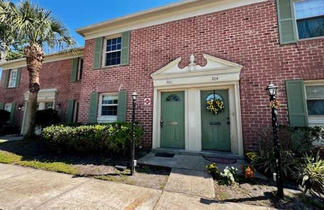 2X2.5 -MOVE IN NOW! NEW LVP FLOORING ON 1ST FLOOR! NEW CARPET ON 2ND FLOOR! WATER VIEWS! CALL TODAY FOR SHOWING! photos photos