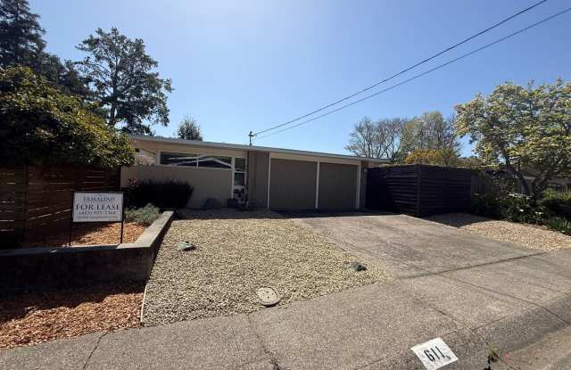 THREE BEDROOM / TWO BATH EICHLER HOME IN GREAT TERRA LINDA NEIGHBORHOOD - 611 Wakerobin Lane, San Rafael, CA 94903