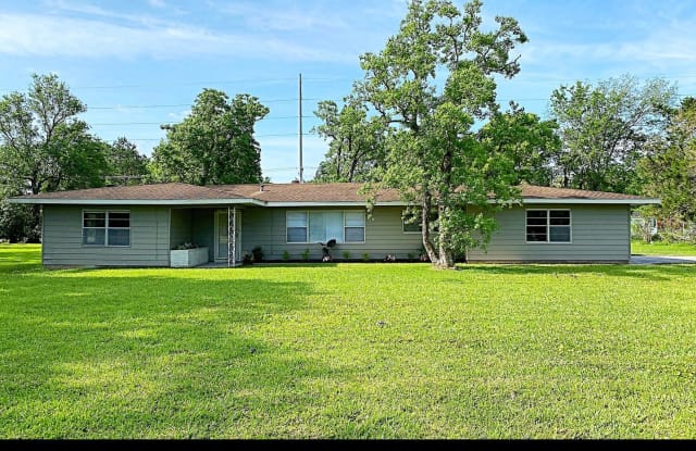 275 W Smith St - 275 West Smith Street, Sour Lake, TX 77659