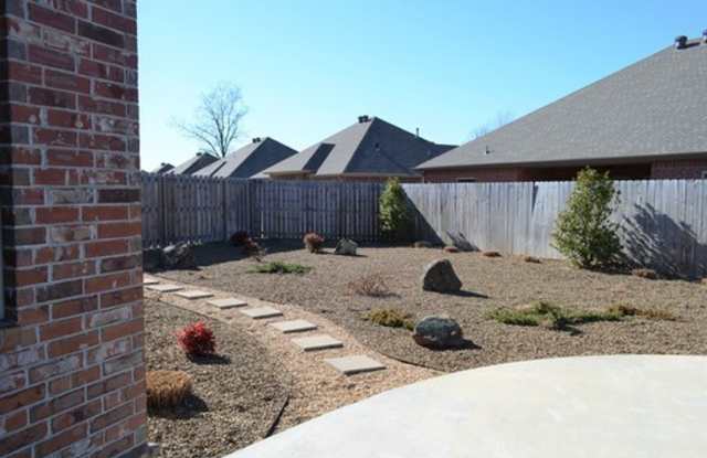 Gorgeous custom home with heated pool Gallery 3