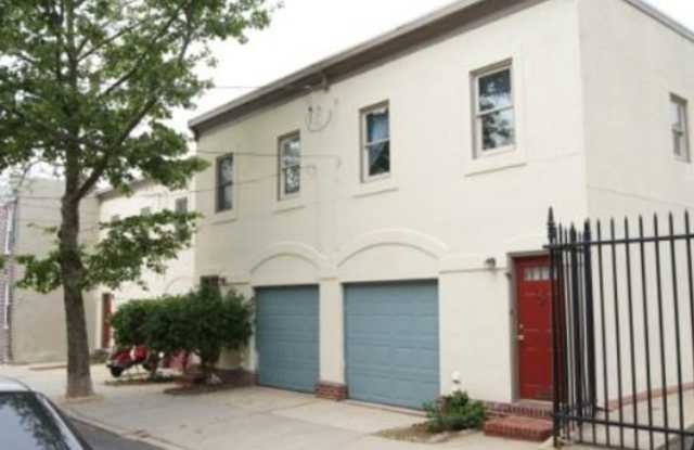 WONDERFUL 2 BEDROOM 1.5 BATH TOWNHOUSE W/ 1-CAR GARAGE! photos photos