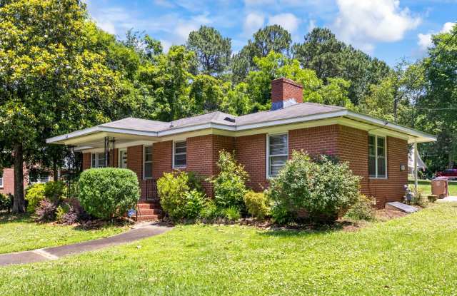 2 Bedroom Brick Ranch in Historic District of Wake Forest - 325 South Main Street, Wake Forest, NC 27587