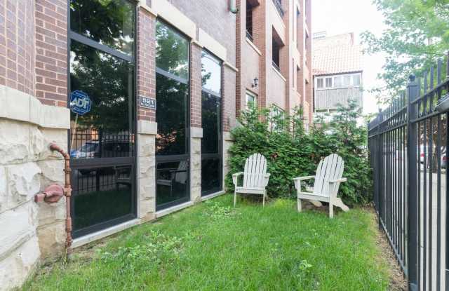 521 North RACINE Avenue Gallery 4