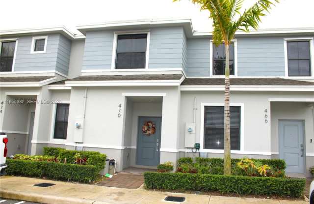 470 NE 12th St photos photos