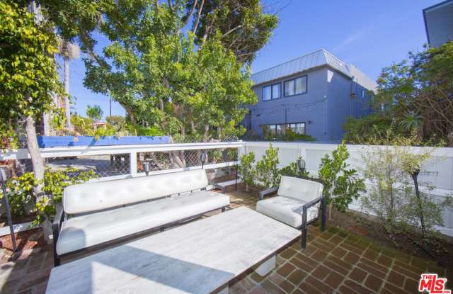 15 24TH Avenue Gallery 4