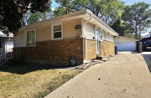 623 Yeoman Street - 623 Yeoman Street, Waukegan, IL 60085