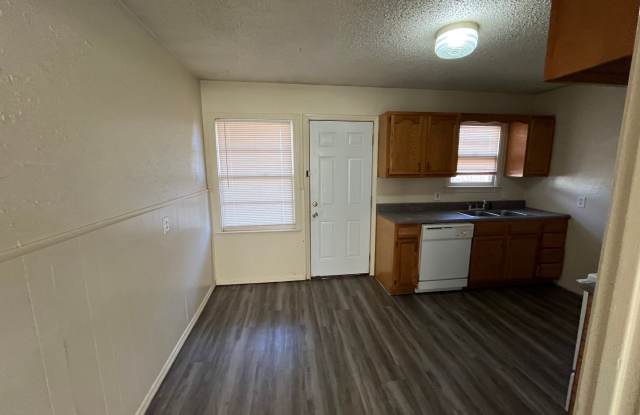 Central Lubbock - Available now Gallery 4