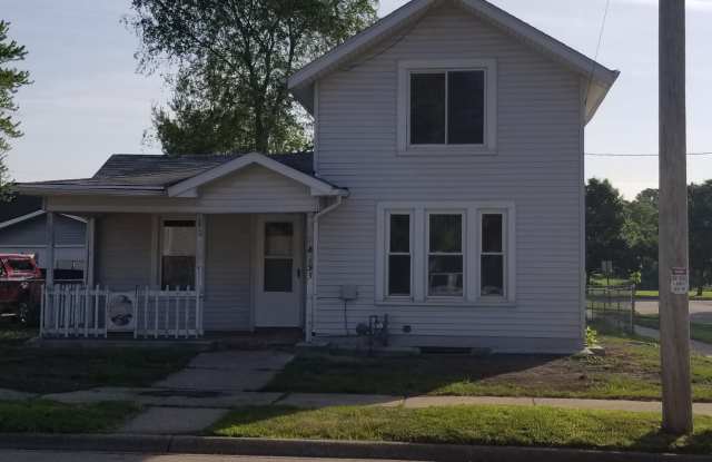 Updated 3 Bedroom House with 1st floor laundry hook ups! photos photos