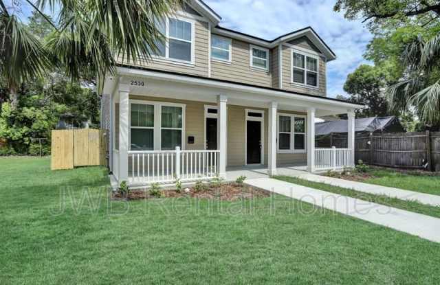 2530 Davis St N photos photos