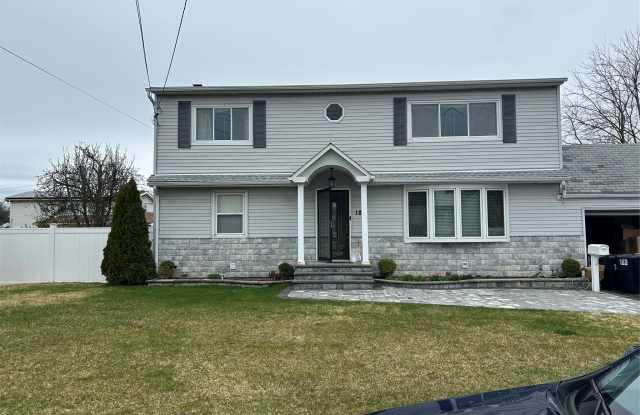 183 Seward Street - 183 Seward Street, West Babylon, NY 11704 183 Seward Street - 183 Seward Street, West Babylon, NY 11704