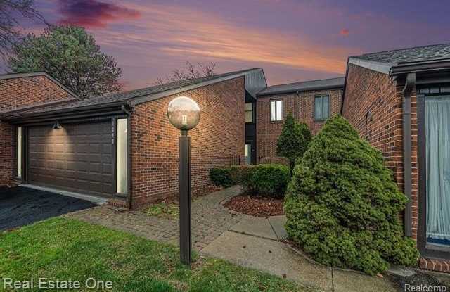 3092 LINDENWOOD Drive Gallery 2