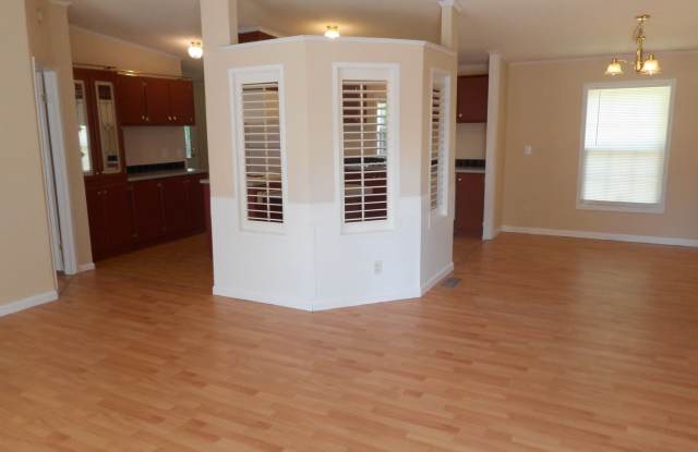 1392 Woodridge Road Gallery 4
