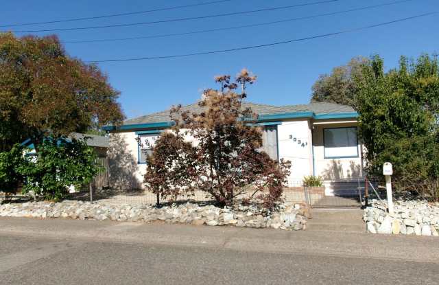 Renovated downtown home with 1 car garage! Gallery 1