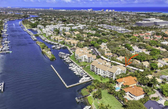 911 Oak Harbour Drive photos photos