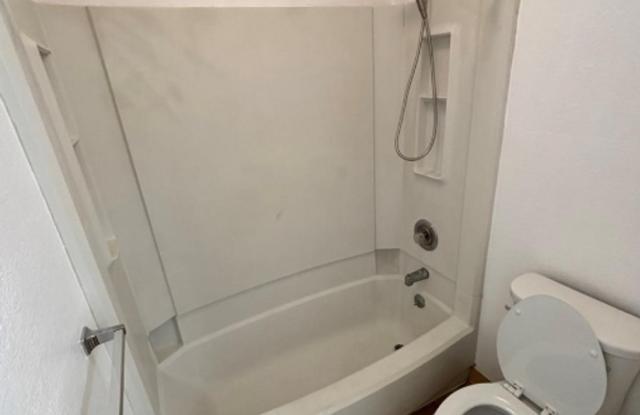 Conveniently Located 1BR Townhome in Desirable Crosspointe at Halawa Gallery 3