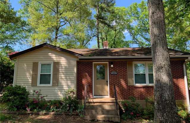 1031 Oakview Drive Gallery 2