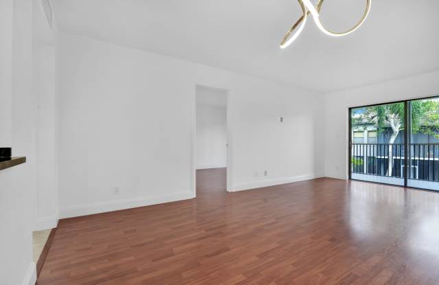 1252 S Military Trail Gallery 4