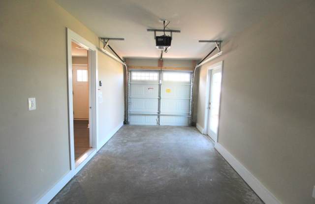 Townhome for rent with gorgeous mountain views!  - 4489 Drysdale St. Gallery 4