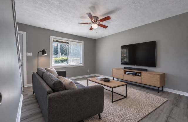 Renovated 2 bed 1.5 Bath Townhomes Available Gallery 1