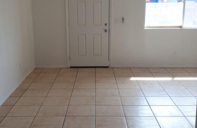 240 S DORAN -- unit: 3 photos photos