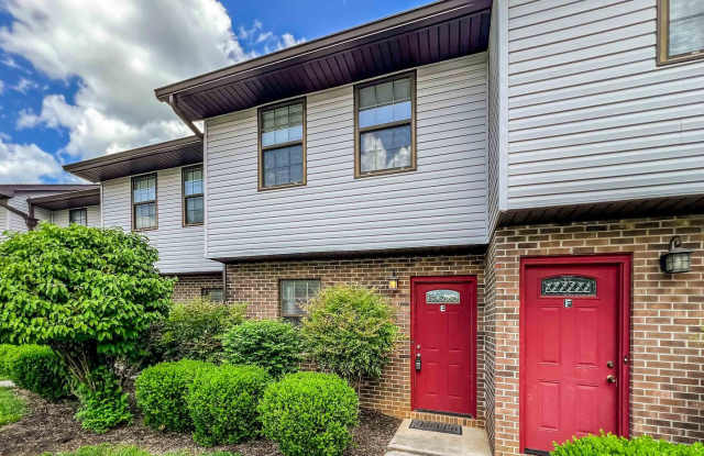 Conveniently Located 2-bedroom Townhome photos photos