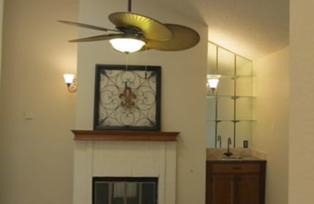 8633 DATAPOINT DR - 8633 Datapoint, San Antonio, TX 78229