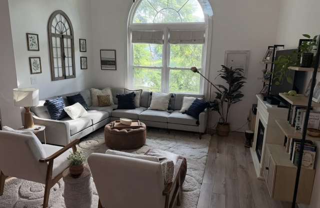 2700 Alicia Lane Gallery 2