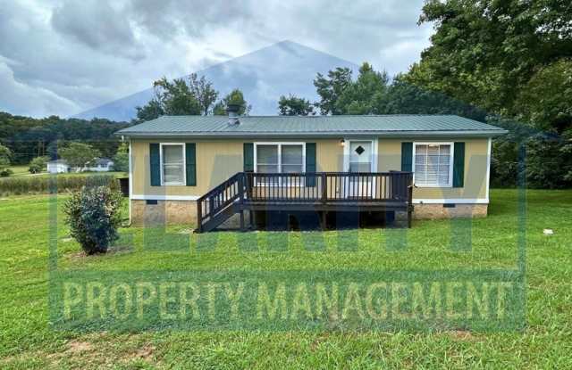 Charming 3-Bedroom with Large Yard photos photos