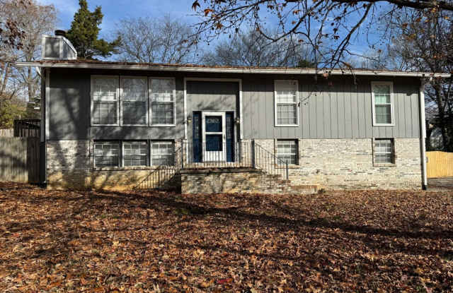 ** Beautiful 4 bedroom House in Farragut Area ** - 11105 Lake Hills Drive, Knox County, TN 37934