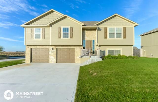 19200 Corbyn Lane - 19200 Corbyn Ln, Smithville, MO 64089