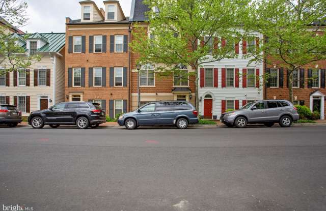 410 N ROYAL STREET Gallery 3