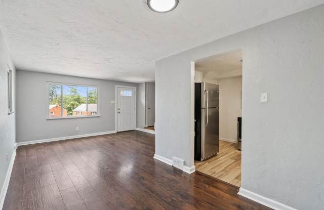 Recently Renovated 2 Bed, 1 Bath Home - Off-Street Parking, Central AC & Heat -READY TO MOVE IN!! Gallery 2