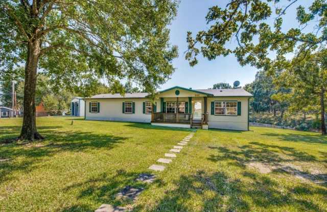 233 Esquire Estates Road Gallery 1