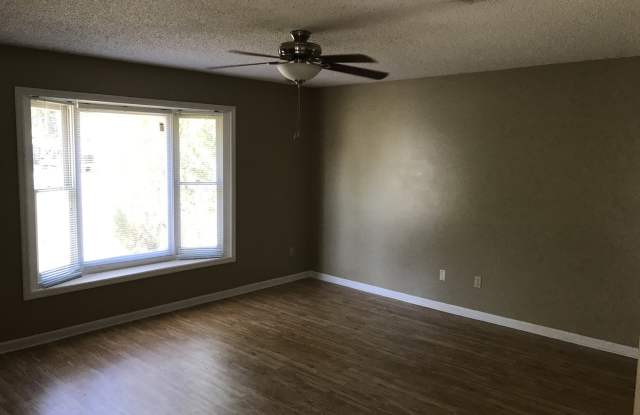 Spacious 3-Bedroom Home with Fenced Yard - Conveniently Located in Hinesville, GA Gallery 3