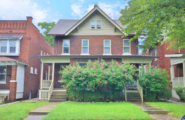 Central Campus - Newly renovated 4 Bedroom 2 Bathroom House Gallery 4