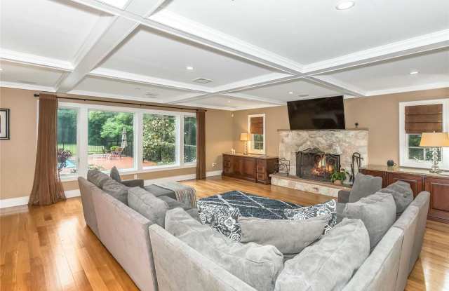 343 Oyster Bay Road Gallery 3