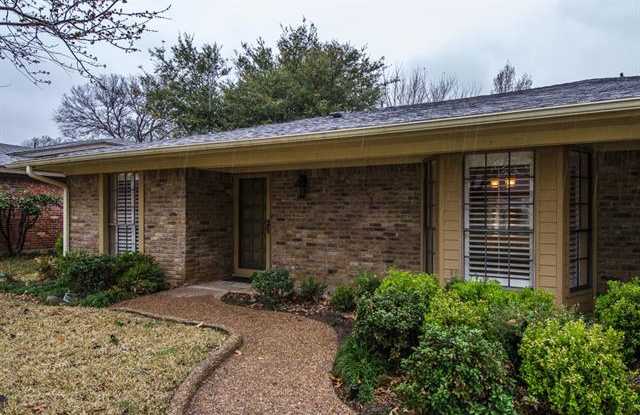 1743 Cimarron Trail - 1743 Cimarron Trail, Grapevine, TX 76051