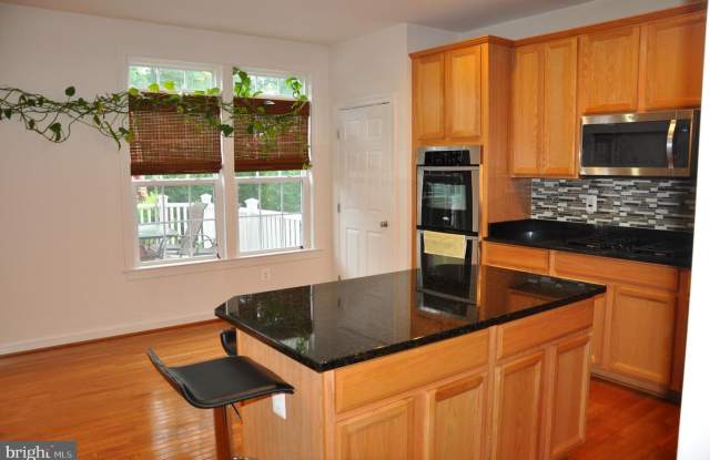 25183 BEACH PL Gallery 2